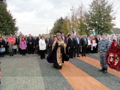 Губернатор Брянской области молился вместе с духовенством и Православными жителями Красногорского района Брянской области