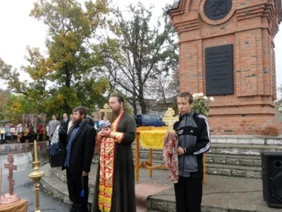 «Еще молимся о граде сем…и о всех верою живущих в нем ! » В День города Новозыбкова совершена молитва у Стелы отцам-основателям города