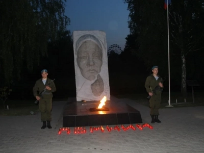 В День памяти и скорби в Новозыбкове прошла акция «Свеча памяти», посвященная памяти тех, кто ценою жизни своей одержал победу в Великой Отечественной Войне