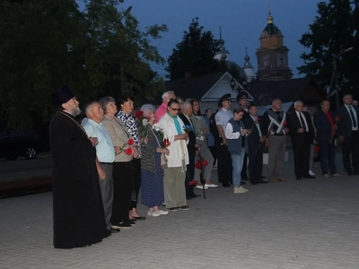 В День памяти и скорби в Новозыбкове прошла акция «Свеча памяти», посвященная памяти тех, кто ценою жизни своей одержал победу в Великой Отечественной Войне