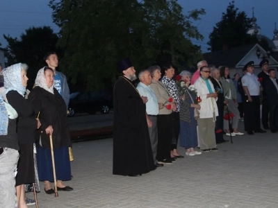 В День памяти и скорби в Новозыбкове прошла акция «Свеча памяти», посвященная памяти тех, кто ценою жизни своей одержал победу в Великой Отечественной Войне