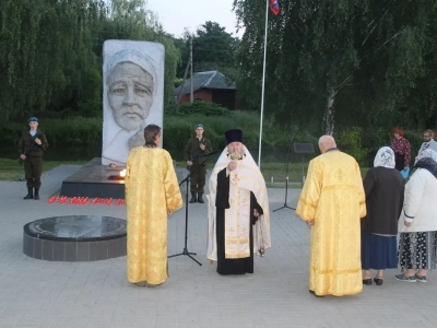 В День памяти и скорби в Новозыбкове прошла акция «Свеча памяти», посвященная памяти тех, кто ценою жизни своей одержал победу в Великой Отечественной Войне