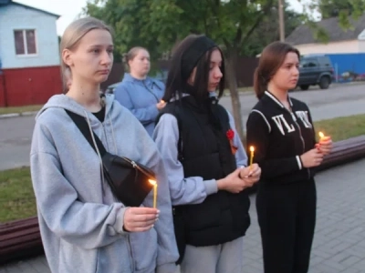 В День памяти и скорби в Новозыбкове прошла акция «Свеча памяти», посвященная памяти тех, кто ценою жизни своей одержал победу в Великой Отечественной Войне