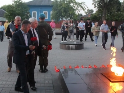 В День памяти и скорби в Новозыбкове прошла акция «Свеча памяти», посвященная памяти тех, кто ценою жизни своей одержал победу в Великой Отечественной Войне