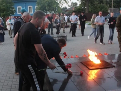 В День памяти и скорби в Новозыбкове прошла акция «Свеча памяти», посвященная памяти тех, кто ценою жизни своей одержал победу в Великой Отечественной Войне