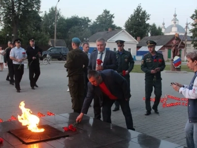 В День памяти и скорби в Новозыбкове прошла акция «Свеча памяти», посвященная памяти тех, кто ценою жизни своей одержал победу в Великой Отечественной Войне