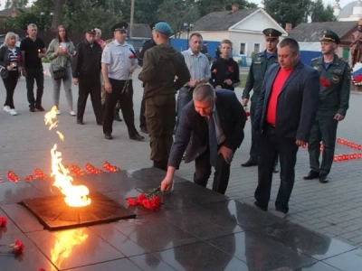 В День памяти и скорби в Новозыбкове прошла акция «Свеча памяти», посвященная памяти тех, кто ценою жизни своей одержал победу в Великой Отечественной Войне