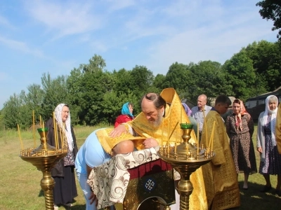 Молитва о возрождении святыни: вторая Божественная литургия за почти 100 лет совершена в селе Новое Место Новозыбковского благочиния