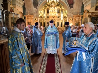 Архиерейское богослужение в Соборном храме Новозыбковского благочиния совершено в день чествования иконе Божией Матери