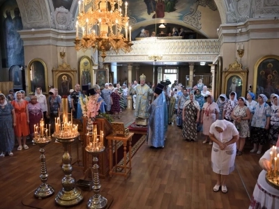 Архиерейское богослужение в Соборном храме Новозыбковского благочиния совершено в день чествования иконе Божией Матери