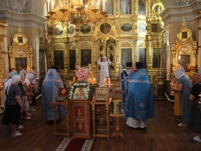 Архиерейское богослужение в Соборном храме Новозыбковского благочиния совершено в день чествования иконе Божией Матери