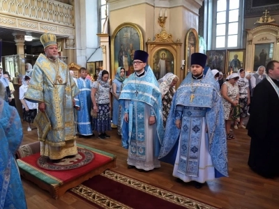 Архиерейское богослужение в Соборном храме Новозыбковского благочиния совершено в день чествования иконе Божией Матери