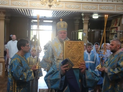 Архиерейское богослужение в Соборном храме Новозыбковского благочиния совершено в день чествования иконе Божией Матери