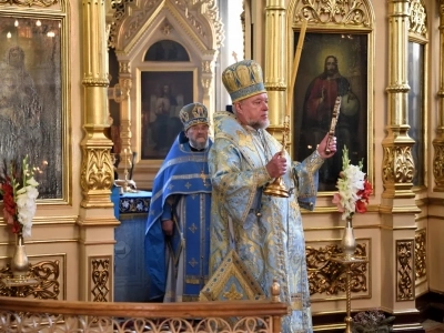 Архиерейское богослужение в Соборном храме Новозыбковского благочиния совершено в день чествования иконе Божией Матери