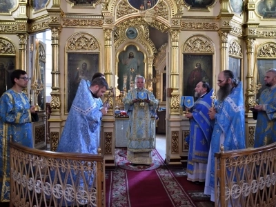 Архиерейское богослужение в Соборном храме Новозыбковского благочиния совершено в день чествования иконе Божией Матери