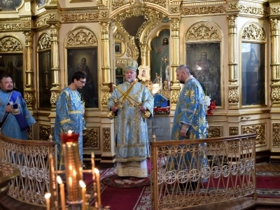 Архиерейское богослужение в Соборном храме Новозыбковского благочиния совершено в день чествования иконе Божией Матери