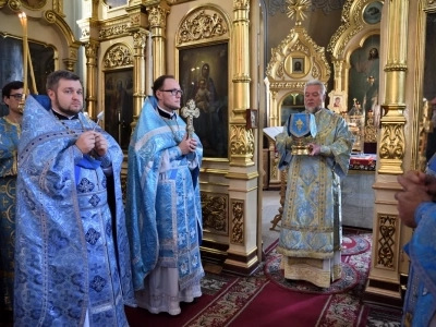 Архиерейское богослужение в Соборном храме Новозыбковского благочиния совершено в день чествования иконе Божией Матери