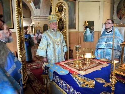 Архиерейское богослужение в Соборном храме Новозыбковского благочиния совершено в день чествования иконе Божией Матери