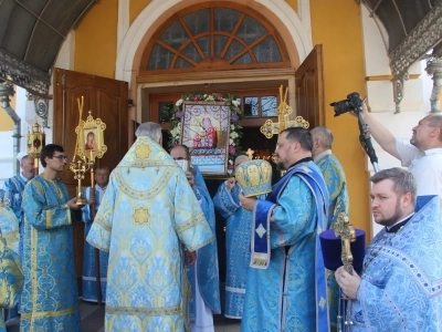 Архиерейское богослужение в Соборном храме Новозыбковского благочиния совершено в день чествования иконе Божией Матери