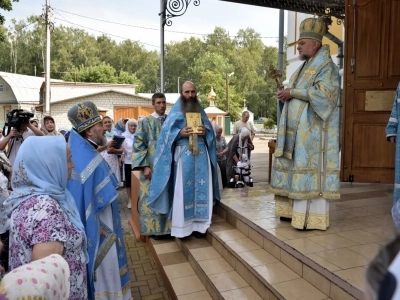 Архиерейское богослужение в Соборном храме Новозыбковского благочиния совершено в день чествования иконе Божией Матери