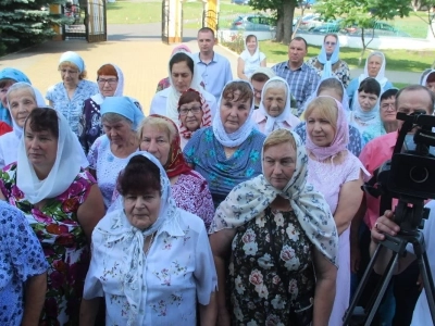 Архиерейское богослужение в Соборном храме Новозыбковского благочиния совершено в день чествования иконе Божией Матери