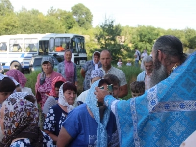 Молитва о воссоздании святыни: в день празднования Смоленской иконе Божией Матери, именуемой «Одигитрия», у стен руинированного Николаевского монастыря, что в селе Каташин, совершена первая за 100 лет Божественная литургия