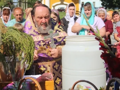 Сладкий праздник: Медовый спас в Новозыбковском благочинии