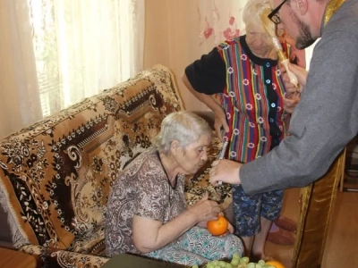 В день попразднства Преображения Господня, священник посетил постояльцев АНО «Центр помощи пожилым людям и инвалидам «Мы вместе» города Новозыбкова