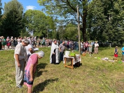 В Праздник Преображение Господне в пгт. Красная Гора и молитва о восстановлении поруганного храма в селе Медведи