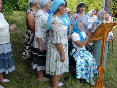 В день престольного праздника – Успения Пресвятой Богородицы, на месте строящегося храма в селе Лысые Злынковского района совершена первая Божественная литургия