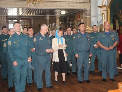 Сотрудники отделения МЧС города Новозыбкова посетили храм в день празднования иконе Божией Матери «Неопалимая Купина»