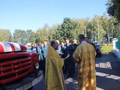 Сотрудники отделения МЧС города Новозыбкова посетили храм в день празднования иконе Божией Матери «Неопалимая Купина»