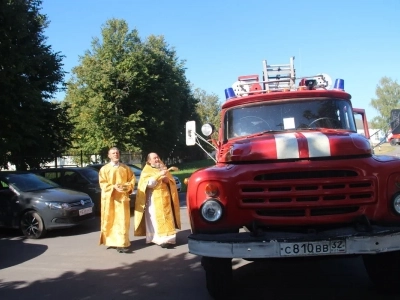 Сотрудники отделения МЧС города Новозыбкова посетили храм в день празднования иконе Божией Матери «Неопалимая Купина»