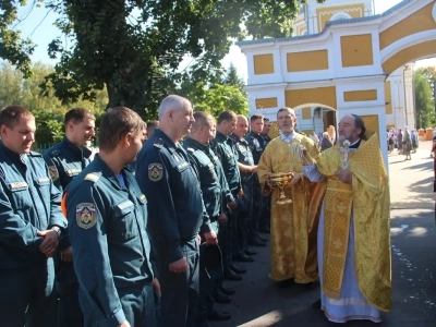 Сотрудники отделения МЧС города Новозыбкова посетили храм в день празднования иконе Божией Матери «Неопалимая Купина»