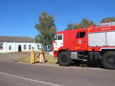 Сотрудники отделения МЧС города Новозыбкова посетили храм в день празднования иконе Божией Матери «Неопалимая Купина»