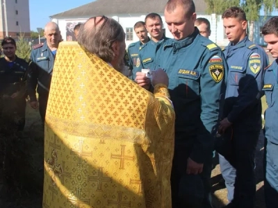 Сотрудники отделения МЧС города Новозыбкова посетили храм в день празднования иконе Божией Матери «Неопалимая Купина»