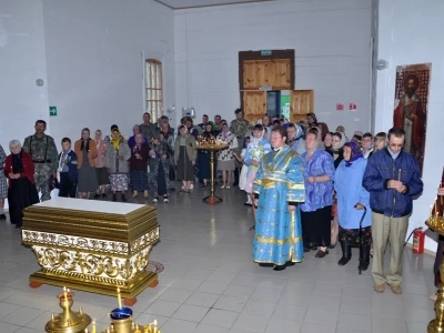 Соборная литургия. В день Предпразднства Успения Пресвятой Богородицы и в день памяти в Соборе Брянских Святых Сщмч. Василия, архиепископа Черниговского, духовенством Новозыбковского благочиния Брянской епархии совершена Божественная литургия в восстановленном храме в честь Покрова Пресвятой Богородицы села Хахловка Климовского района