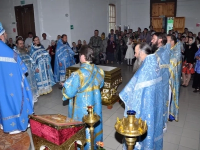 Соборная литургия. В день Предпразднства Успения Пресвятой Богородицы и в день памяти в Соборе Брянских Святых Сщмч. Василия, архиепископа Черниговского, духовенством Новозыбковского благочиния Брянской епархии совершена Божественная литургия в восстановленном храме в честь Покрова Пресвятой Богородицы села Хахловка Климовского района