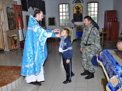 Соборная литургия. В день Предпразднства Успения Пресвятой Богородицы и в день памяти в Соборе Брянских Святых Сщмч. Василия, архиепископа Черниговского, духовенством Новозыбковского благочиния Брянской епархии совершена Божественная литургия в восстановленном храме в честь Покрова Пресвятой Богородицы села Хахловка Климовского района