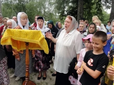 В селе Замишево Новозыбковского района совершено Молебное пение у Поклонного Креста