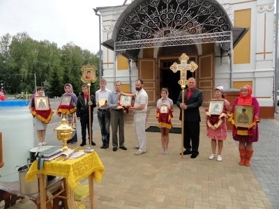 Моление ко Пресвятой Богородице пред иконою Ея, именуемой Казанская: водосвятные молебны в Новозыбковском благочинии