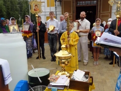 Моление ко Пресвятой Богородице пред иконою Ея, именуемой Казанская: водосвятные молебны в Новозыбковском благочинии