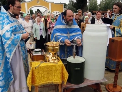 Моление ко Пресвятой Богородице пред иконою Ея, именуемой Казанская: водосвятные молебны в Новозыбковском благочинии