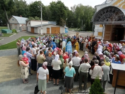 Моление ко Пресвятой Богородице пред иконою Ея, именуемой Казанская: водосвятные молебны в Новозыбковском благочинии