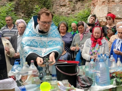 Моление ко Пресвятой Богородице пред иконою Ея, именуемой Казанская: водосвятные молебны в Новозыбковском благочинии