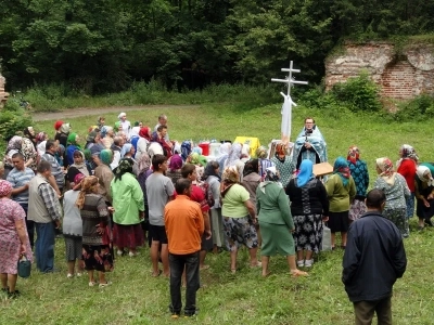 Моление ко Пресвятой Богородице пред иконою Ея, именуемой Казанская: водосвятные молебны в Новозыбковском благочинии