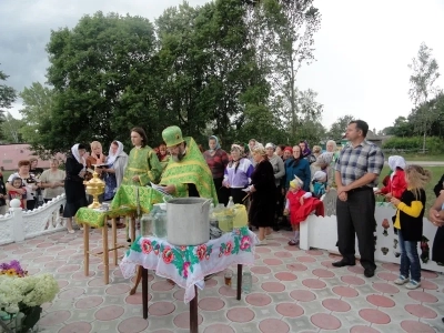 Преподобный отче наш Сергие, моли Бога о нас ! На месте разрушенного храма в честь преподобного Сергия Радонежского, у Поклонного Креста в селе Внуковичи, совершено Молебное пение с водосвятием