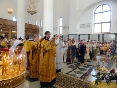 Преосвященный Александр, Епископ Брянский и Севский, за Божественной литургией в Брянском кафедральном соборе, совершил иерейскую хиротонию клирика Новозыбковского благочиния