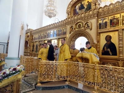 Преосвященный Александр, Епископ Брянский и Севский, за Божественной литургией в Брянском кафедральном соборе, совершил иерейскую хиротонию клирика Новозыбковского благочиния