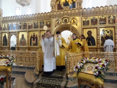 Преосвященный Александр, Епископ Брянский и Севский, за Божественной литургией в Брянском кафедральном соборе, совершил иерейскую хиротонию клирика Новозыбковского благочиния